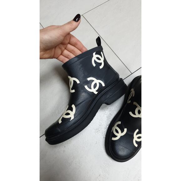 Chanel Black RubberInterlocking CC Logo  Rain Boots Sz 37 - Picture 5 of 13